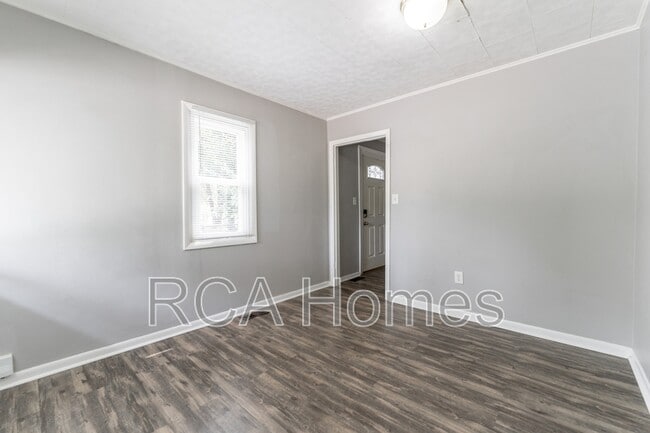 Building Photo - 906 Laurel St