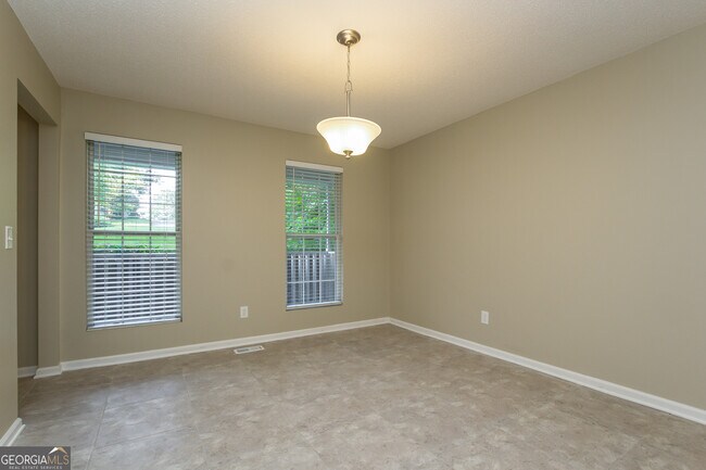 Building Photo - 278 Castleair Dr NE