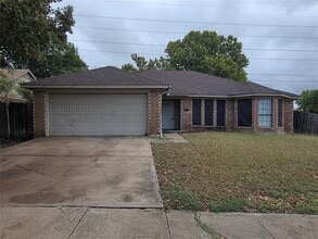 Building Photo - 4755 Hollow Tree Dr