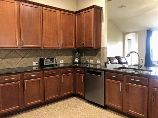 Building Photo - 709 Meadowedge Ln