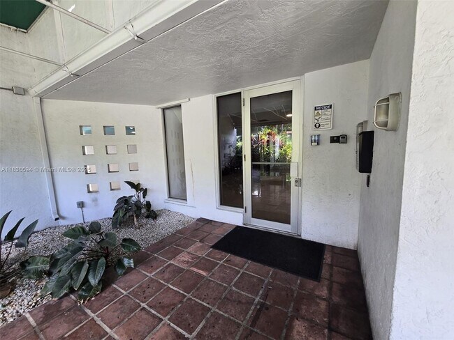 Foto del edificio - 1700 NW N River Dr