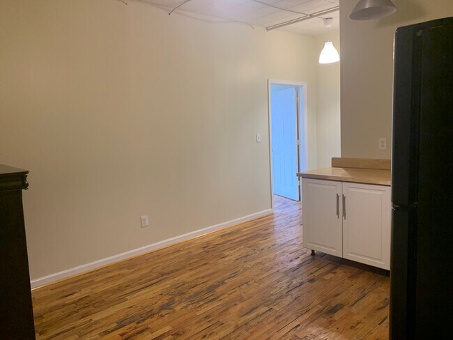 Building Photo - 1415 Kemper St