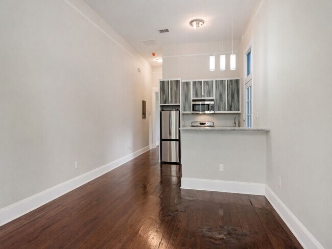 Foto del edificio - Fabulous 1BR 1BA Bungalow w/ Full Appliance Suite + In-Unit Laundry in New Orleans