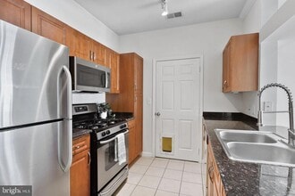 Building Photo - 12925 Centre Park Cir
