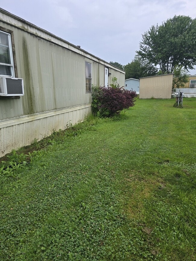 Building Photo - 350 Sandy Brook Dr