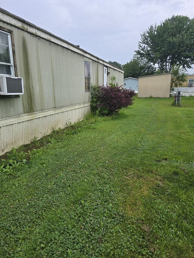 Foto del edificio - 350 Sandy Brook Dr