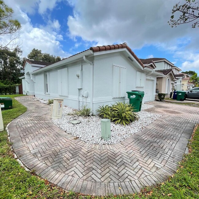 Foto del edificio - 4760 SW 166th Ct