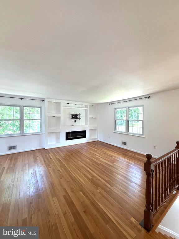 Foto del edificio - 1234 Pleasant Valley Dr