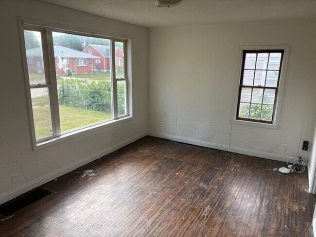 Foto del edificio - Single Family Home in Waterloo, IA