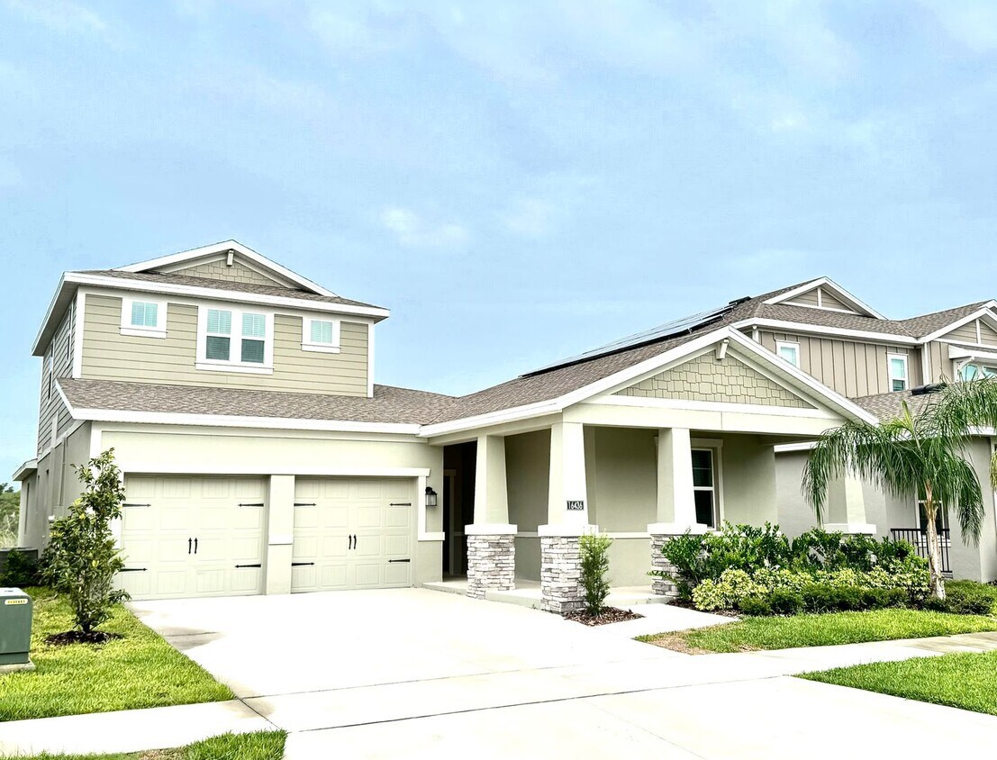 Primary Photo - Like New - Large 4/4 Single Story Home wit...