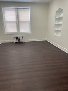 Building Photo - 1354 W Greenleaf Ave