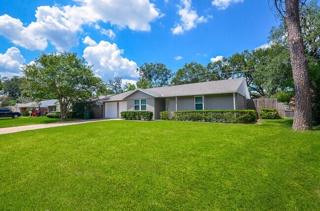 Foto del edificio - 9606 Highmeadow Dr