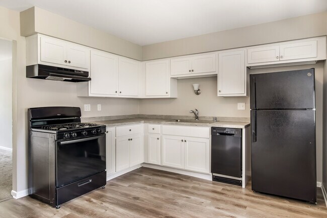 Building Photo - 240 W Newhall Ave