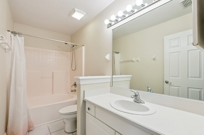 Building Photo - 1441 Place Vendome