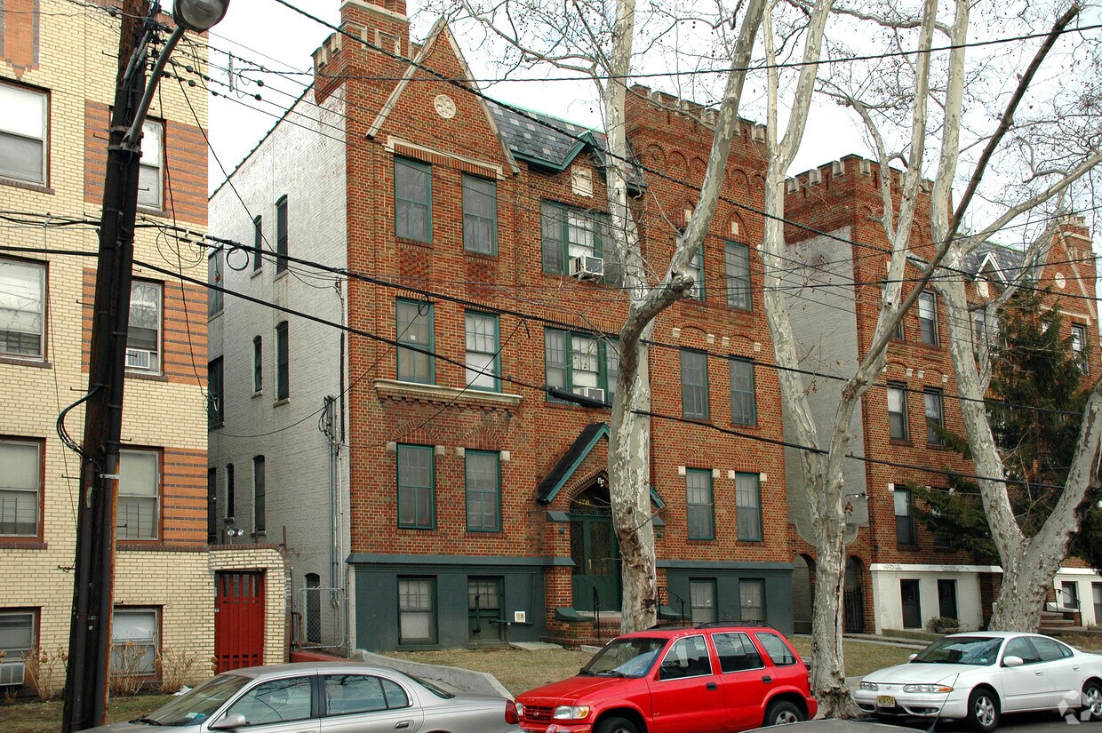 170172 Jewett Ave, Jersey City, NJ 07304 Apartments in Jersey City