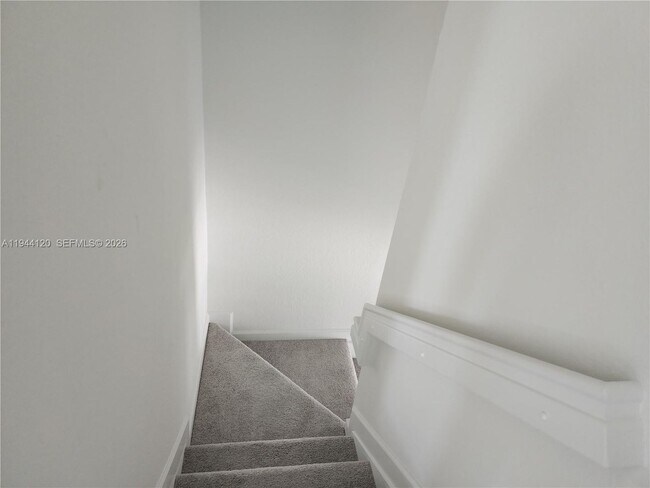 Foto del edificio - 2750 SE 24th St