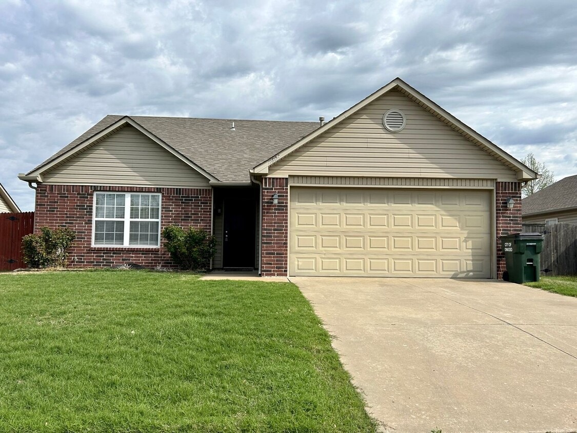Primary Photo - Cute home in Owasso Schools