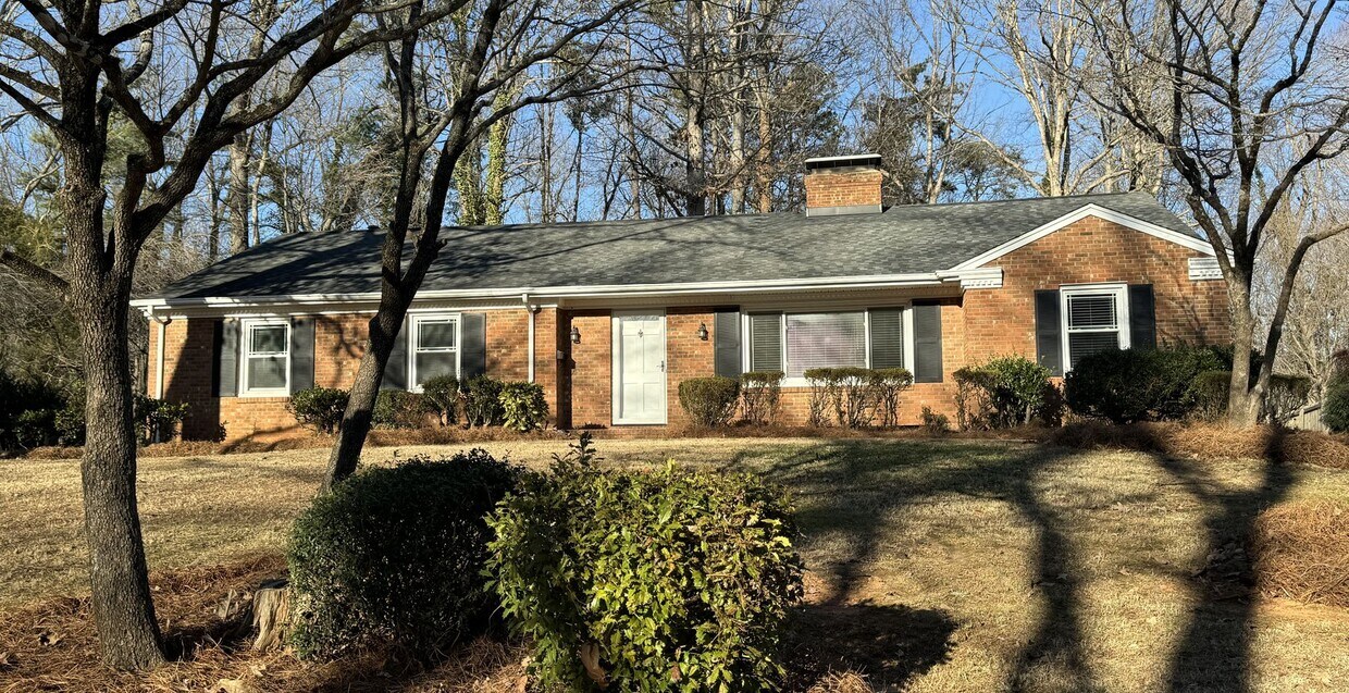 Primary Photo - NW Updated Brick Ranch, LR, Den, Sunroom, ...