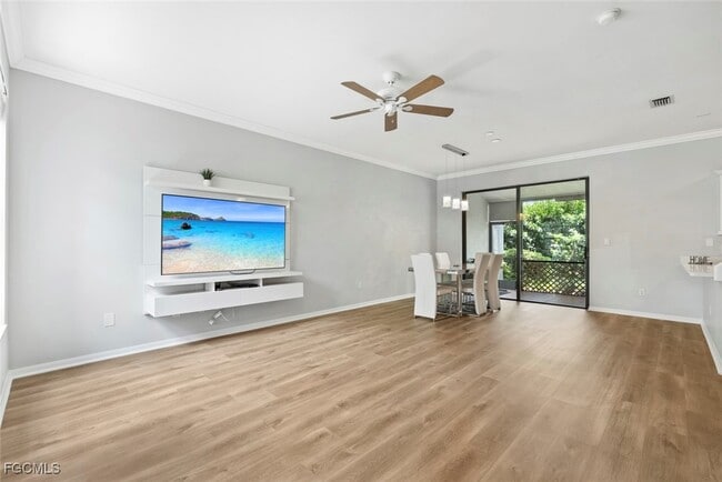 Foto del edificio - 14617 Sutherland Ave