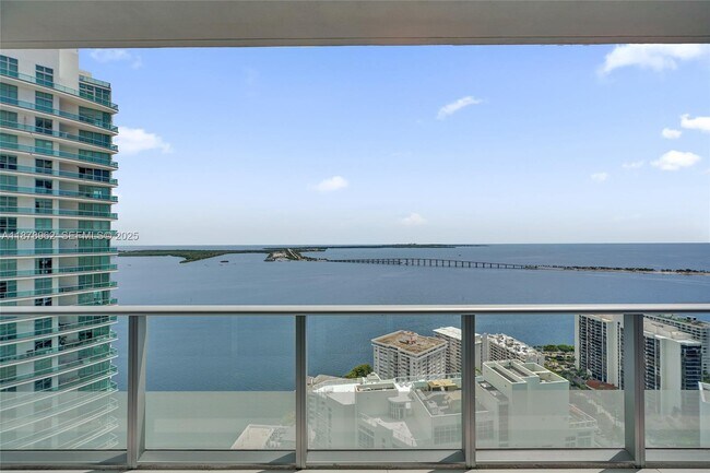Foto del edificio - 1300 Brickell Bay Dr