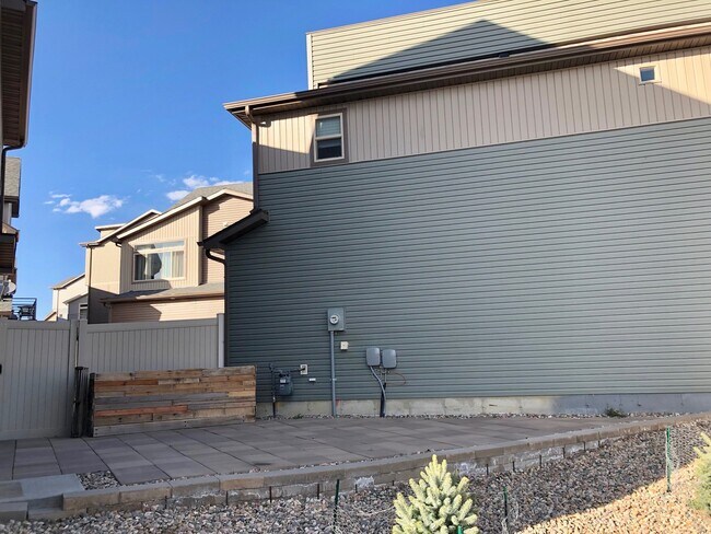 Foto del edificio - BEAUTIFUL 3BD HOME WITH LUXURY UPGRADES IN...