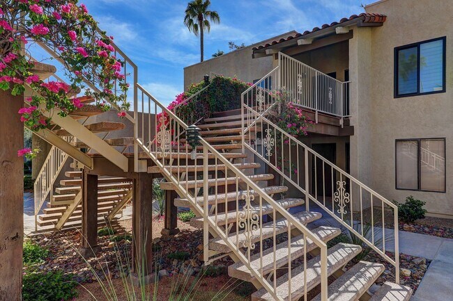 Foto del edificio - Gorgeous Paradise in South Palm Springs