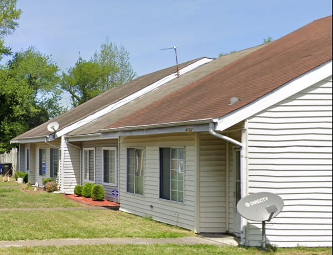 Building Photo - 4102 Greenwood Dr