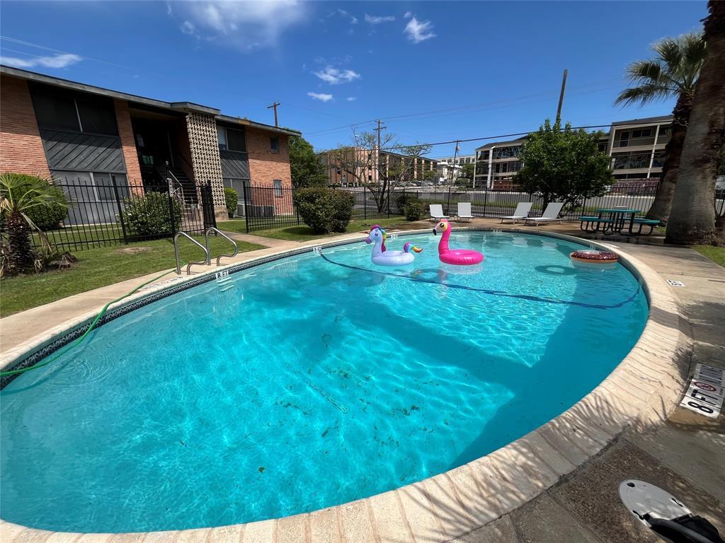 Foto principal - 3304 Red River St