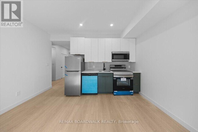 Building Photo - 315 Savard Ave