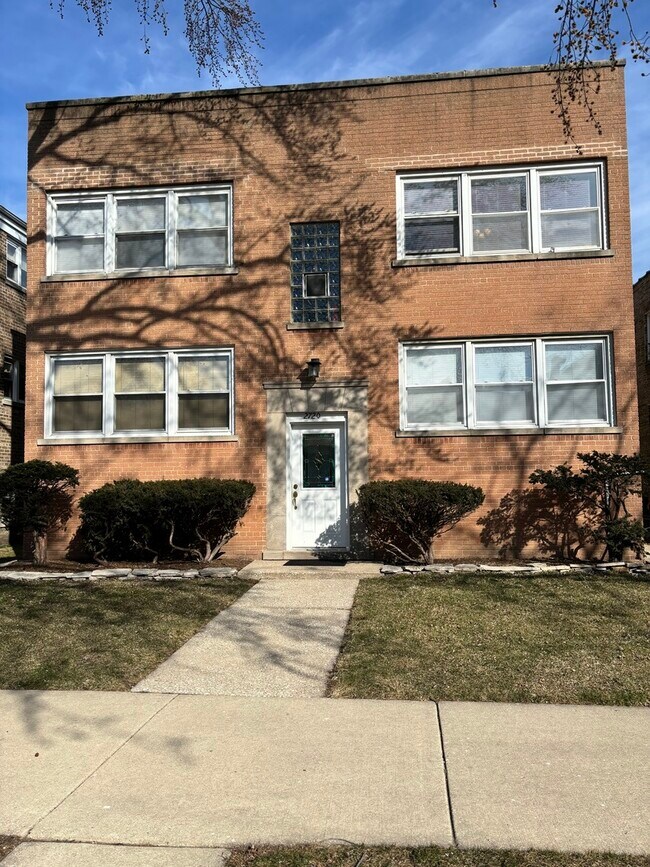 Building Photo - 2720 W Summerdale Ave