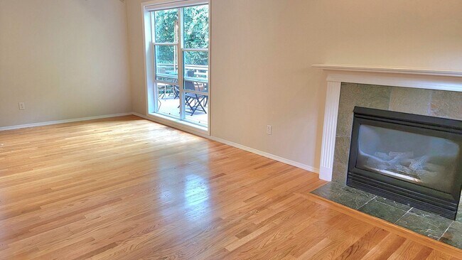 Building Photo - Beautiful Contemporary 3 bed/2ba home in M...