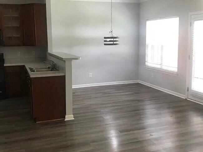Foto del edificio - 3135 Manhasset Ln