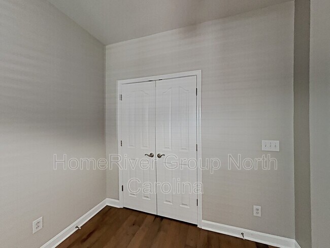 Foto del edificio - 5011 Fountainbrook Dr
