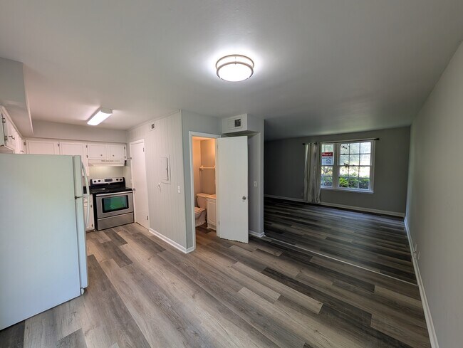 Foto del edificio - 602 McPherson Cir