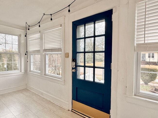 Building Photo - 7041 Harvey Ave