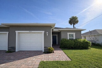 Building Photo - 523 NE 24th Ave