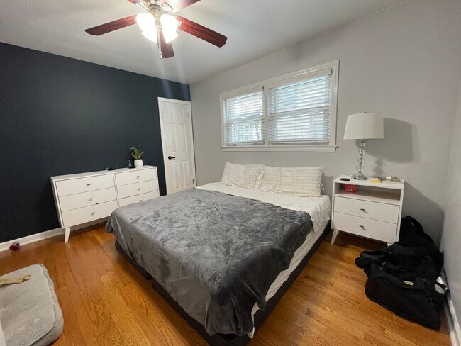Foto del edificio - 4851 W Eddy St