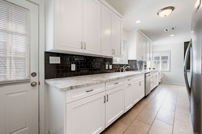 Foto del edificio - Lakewood Estates 3 Bedroom, 2 Bath Home with 2 Car Garage