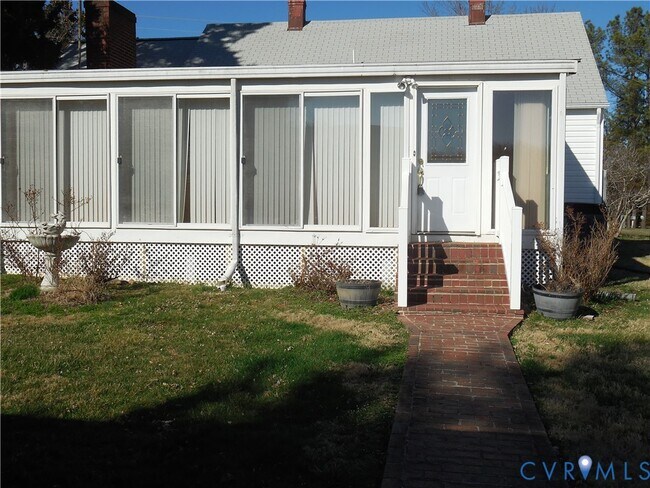 Foto del edificio - 1239 E Jack Jouett Rd