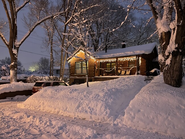 Cozy Cabin Apartment - Furnished, Month-Month Rental - 1202 Colorado Ave