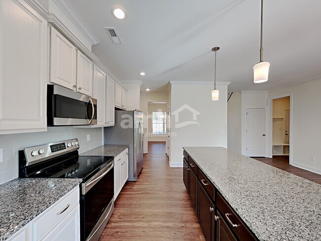 Foto del edificio - 3801 Longpond Ln