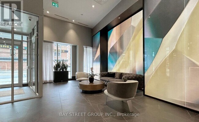 Photo du bâtiment - 219-2219 Dundas St E