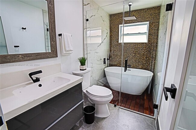 Building Photo - 8651 Sunset Strip