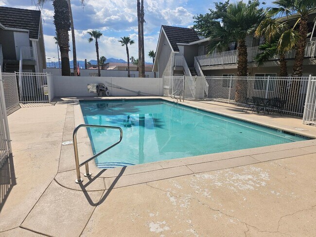Foto del edificio - One Bed One Bath Easy Living Condo