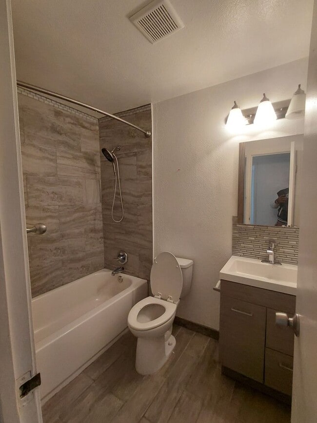 Foto del edificio - 14433 E Jewell Ave