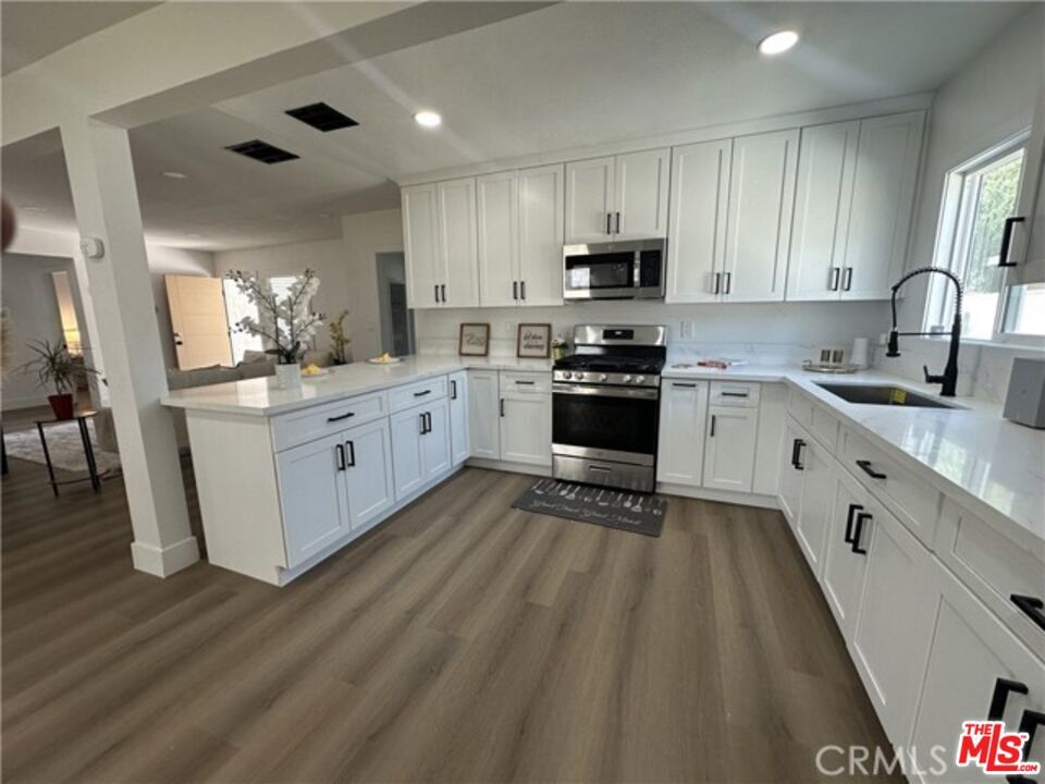 Foto principal - 1598 W 7th St