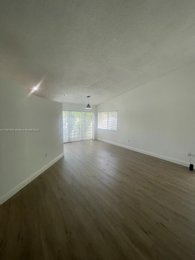 Foto del edificio - 14459 SW 137th Ct