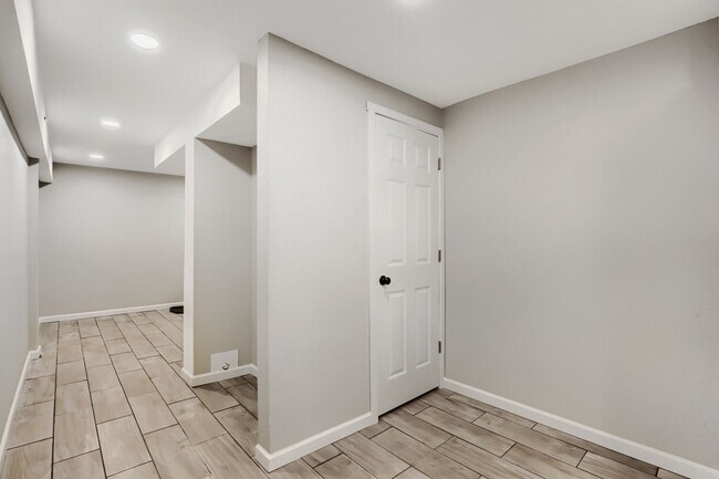 Building Photo - 15057 E Louisiana Dr