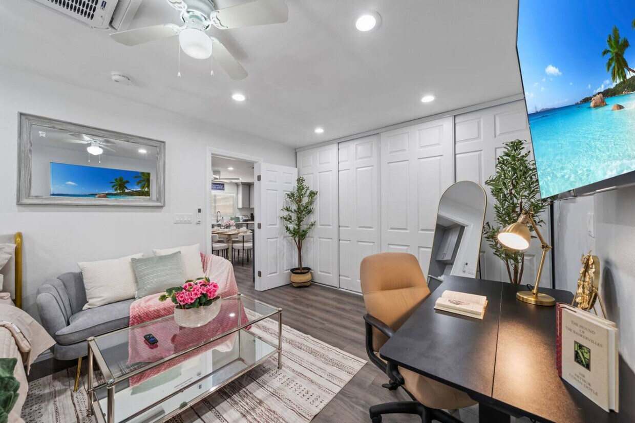 Foto principal - 10985 Parkdale Ave