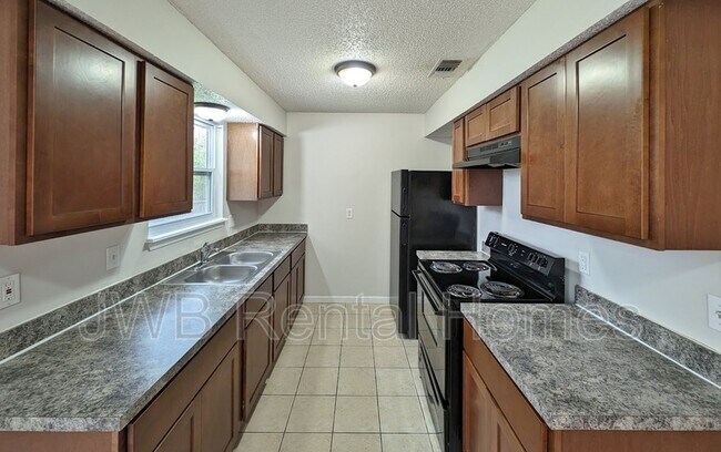 Foto del edificio - 1300 Bay Hill Blvd